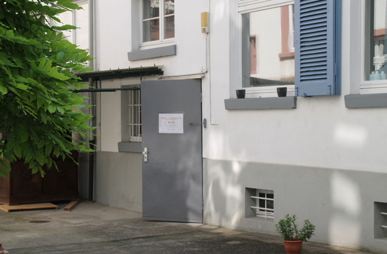 Eingang im Hinterhof der Theater- und Beratungsstelle